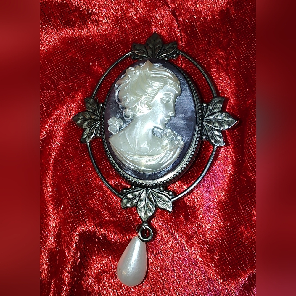 Vintage Cameo Brooch with Pearl Drop